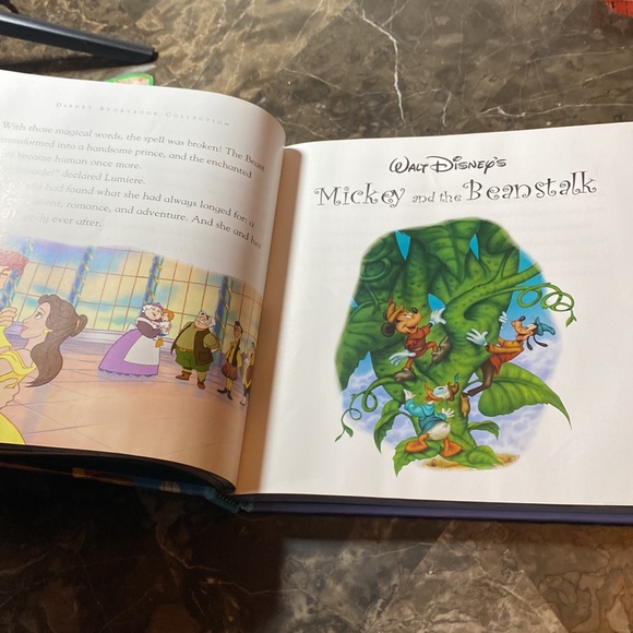 New Disney Storybook Collection:A treasury of Tales. 10 fully animated stories. - Picture 11 of 16